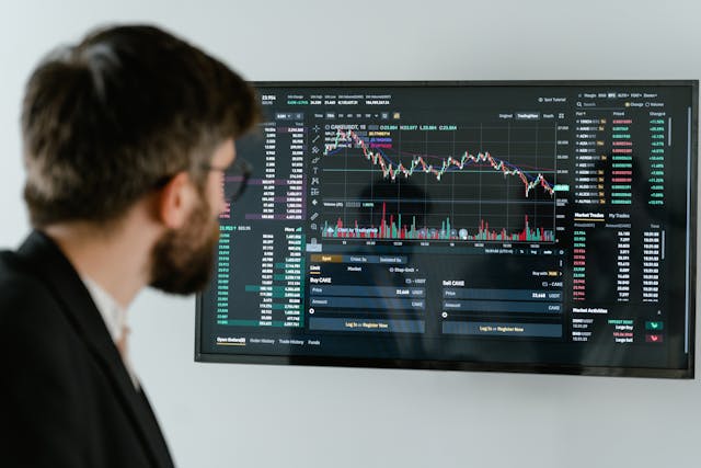 Illustration of strategies to sell options for profit in various market conditions.